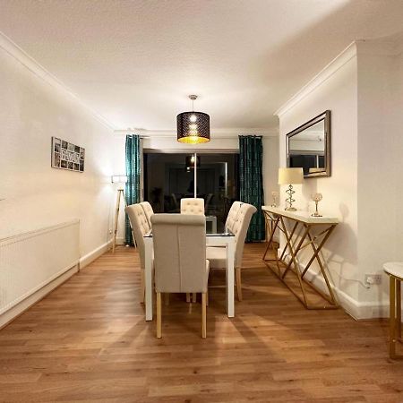 Charming 3-Bedroom Family Home Лондон Экстерьер фото
